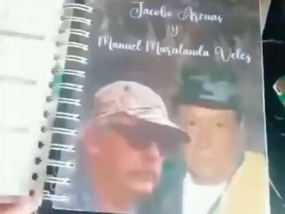 Cuadernos alusivos a las Farc estarían siendo entregados en municipios de la cordillera