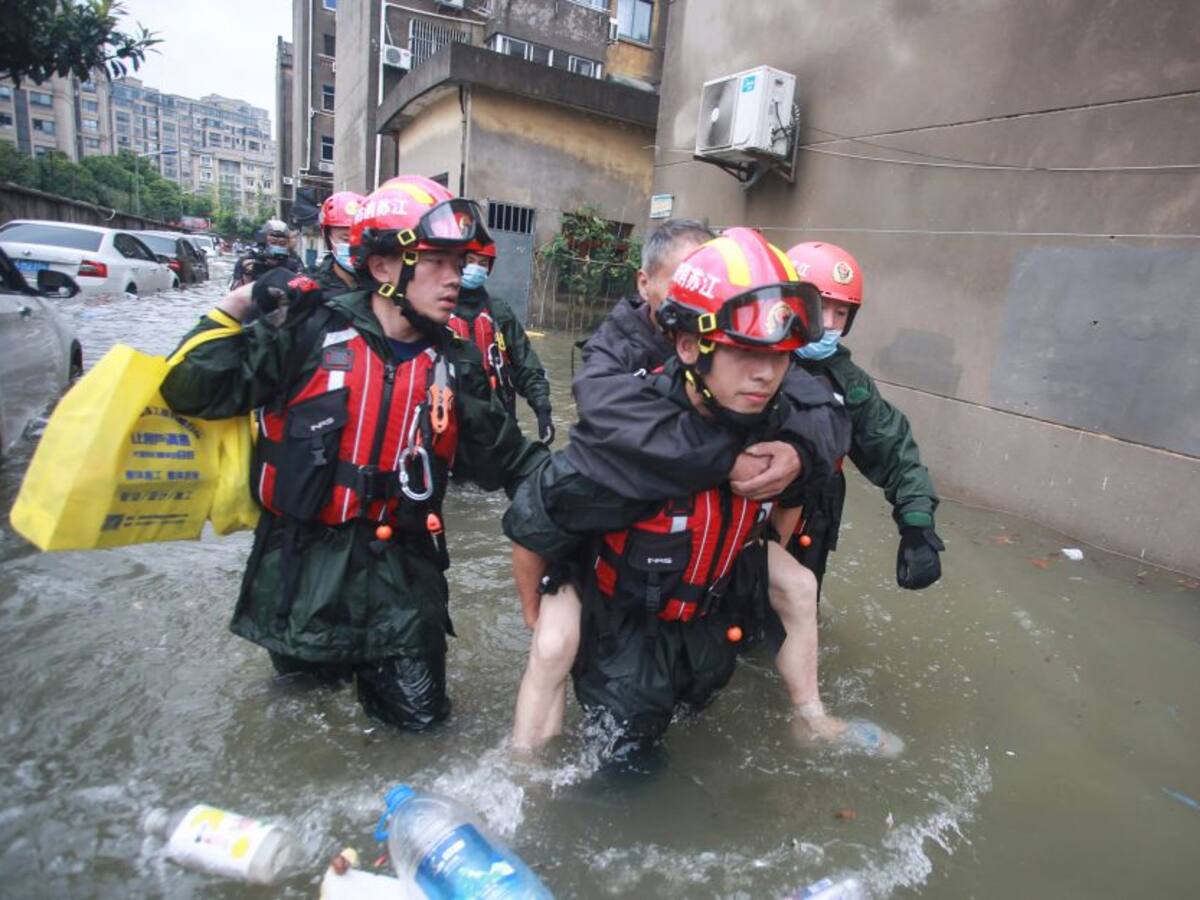 Lluvias e inundaciones en China dejan al menos 300 muertos