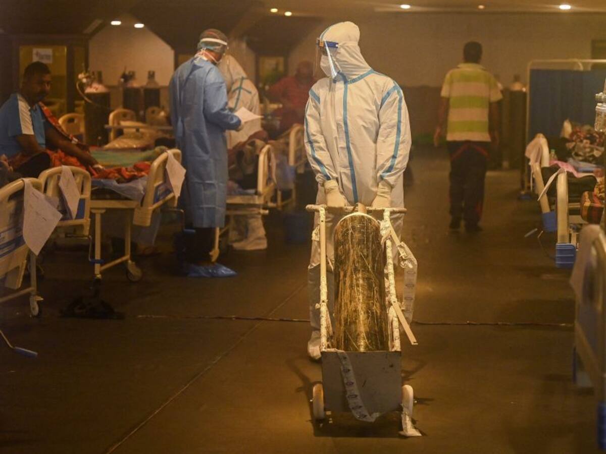 Variante de India podría ser más contagiosa y resistente a vacunas: OMS