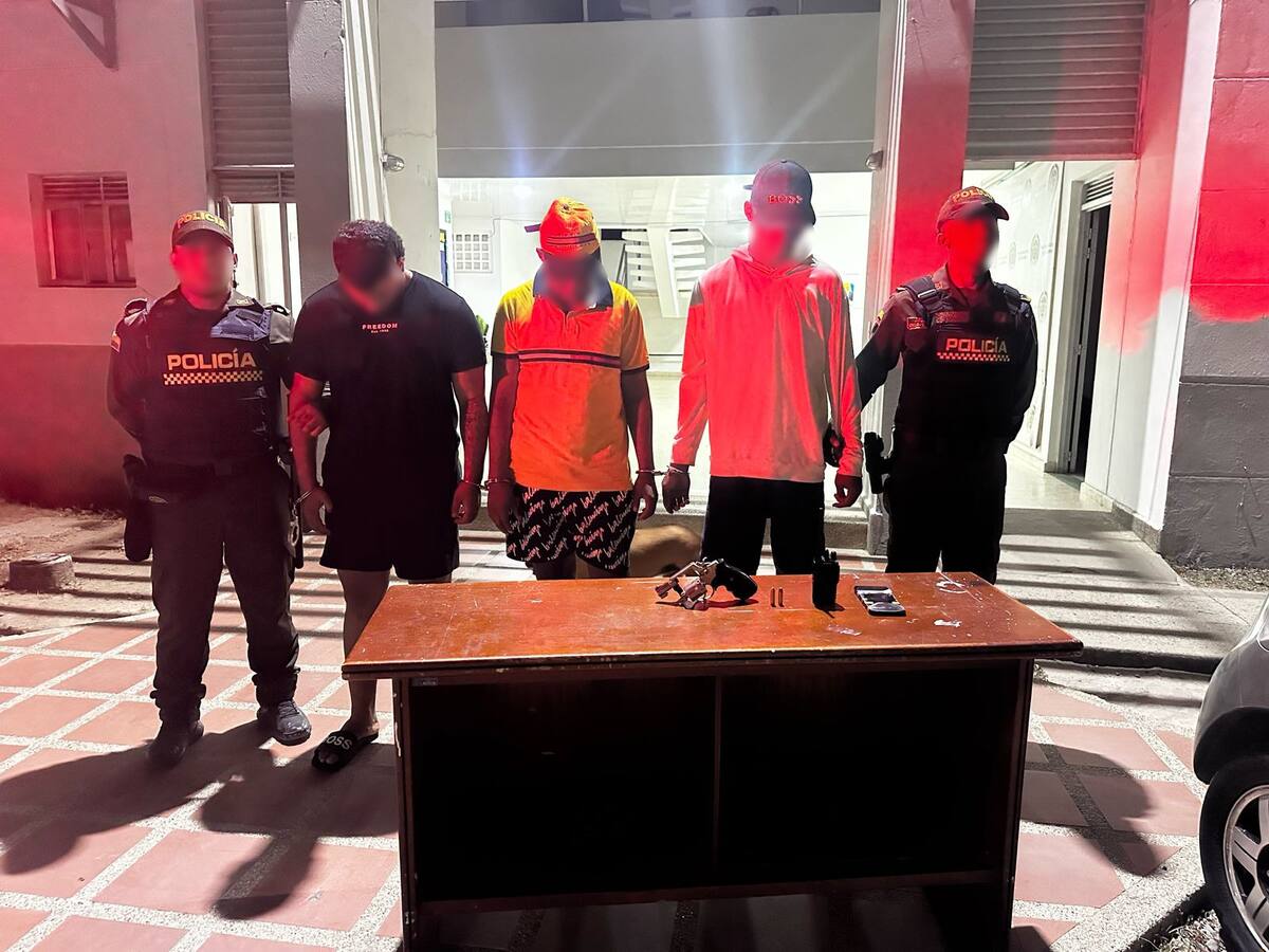 Detenidas cuatro personas portando arma ilegal en Cartagena: iban en un vehículo