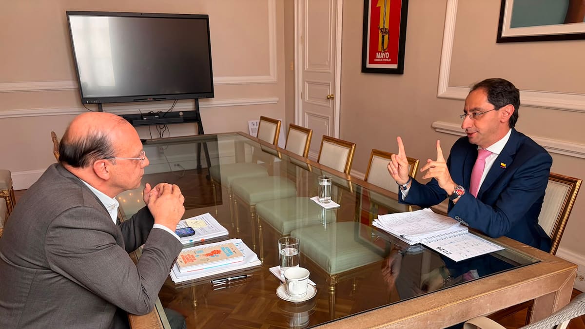 Restrepo pide al Gobierno Petro no radicar la reforma tributaria y priorizar un empalme transparente