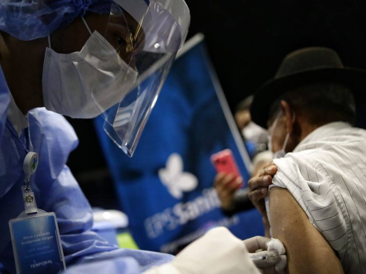 COVID-19: Colombia registró menos de 10.000 casos nuevos este martes