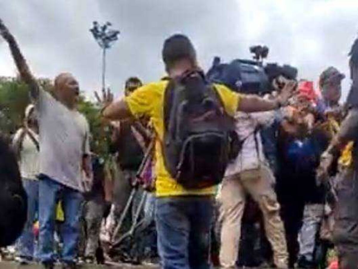Periodistas de La W, RCN TV y CM&, objeto de intimidaciones en marcha en Cali