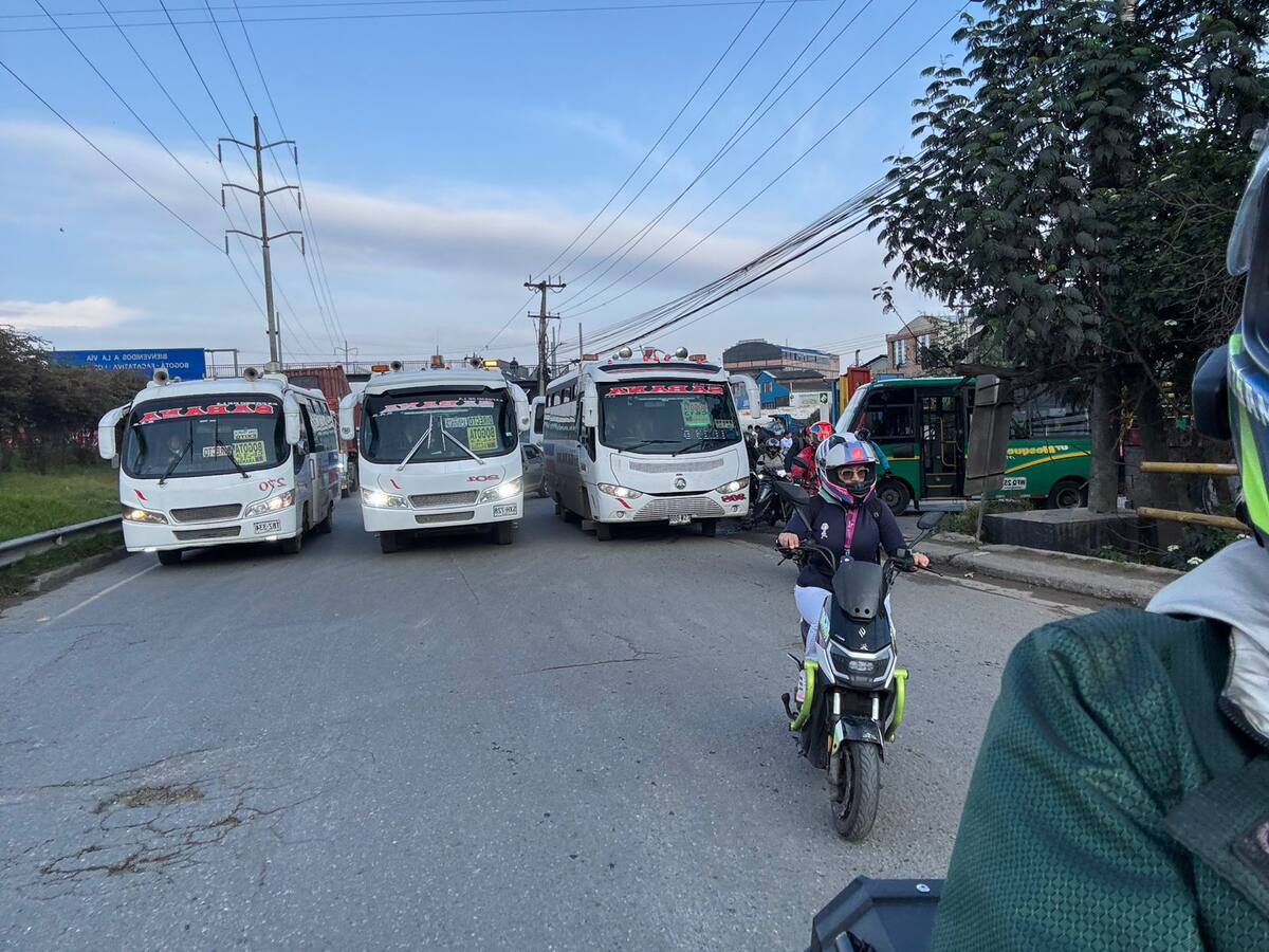 Protestas en Bogotá: conductores de buses exigen garantías para trabajar
