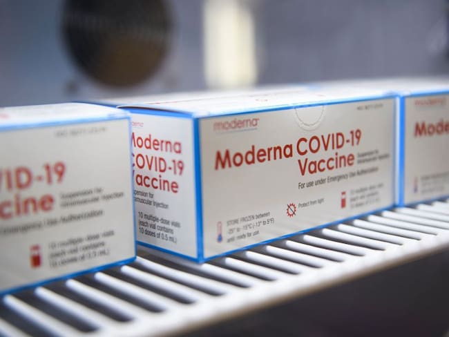 La vacuna de Moderna sale de los laboratorios