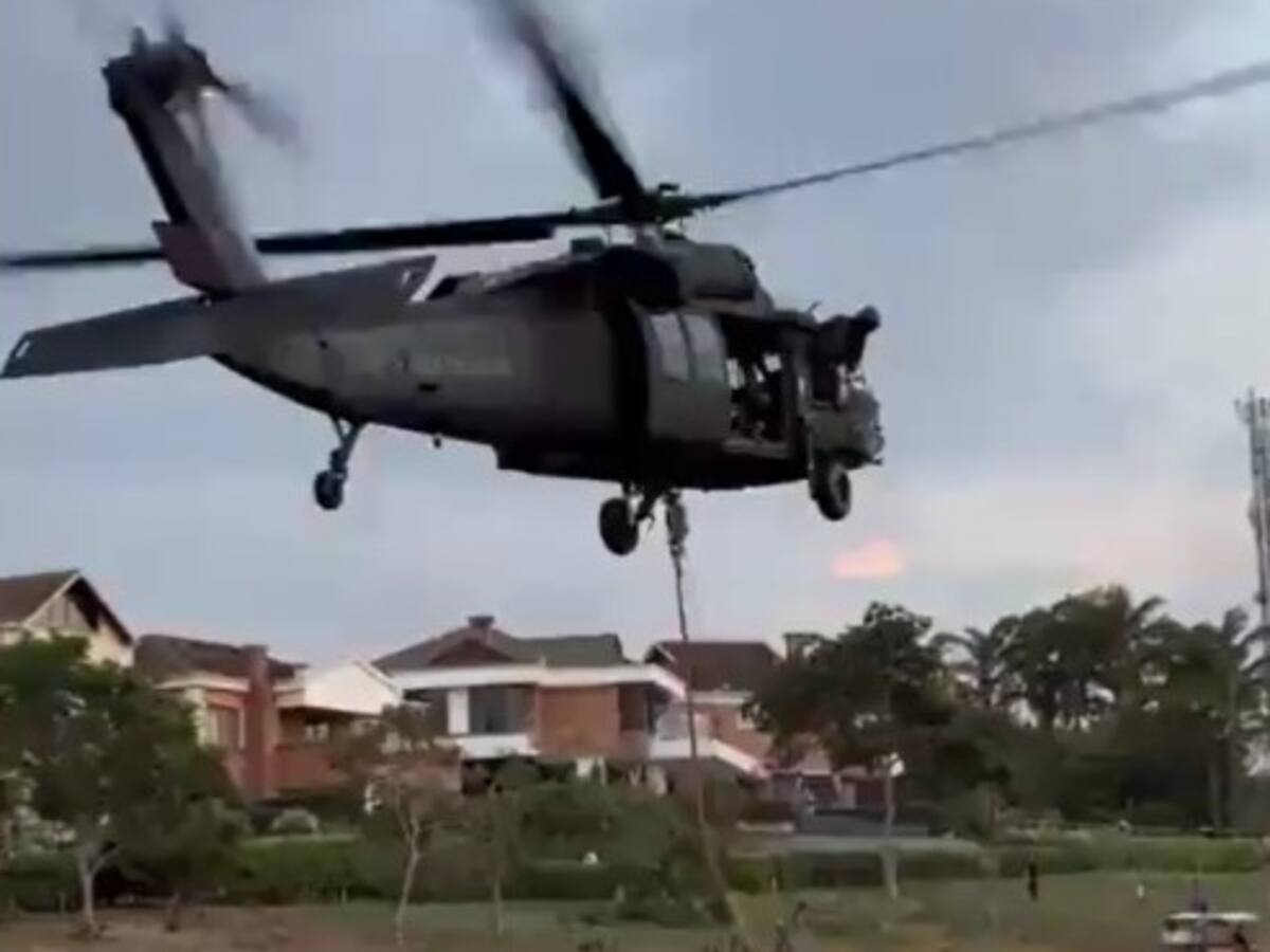 Llegan helicópteros al incendio en Ruitoque