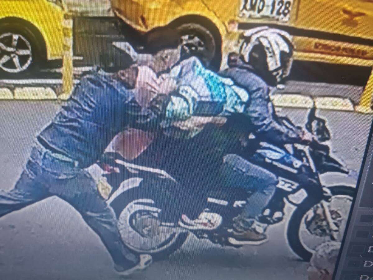 Robo en joyería de Bucaramanga a plena luz del día