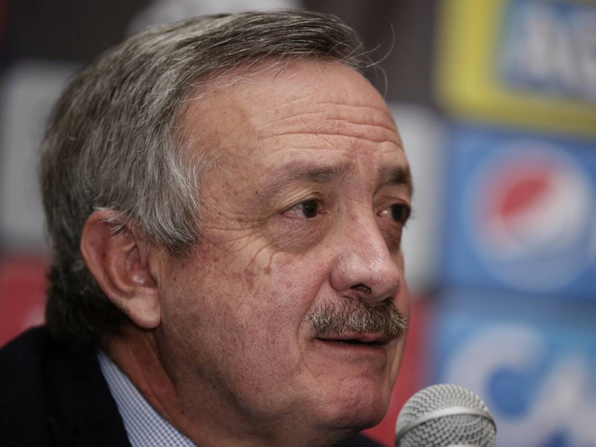 "Hay que pensar en la salud de los jugadores y suspender": E. Camacho