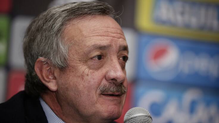 "Hay que pensar en la salud de los jugadores y suspender": E. Camacho