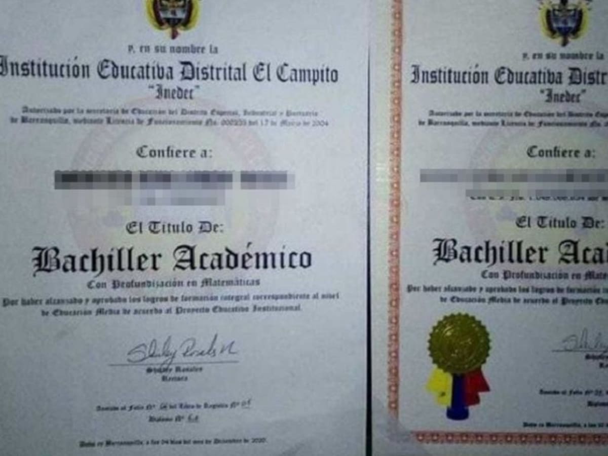 Padre denuncia que su hija recibió diploma de bachiller en cartulina