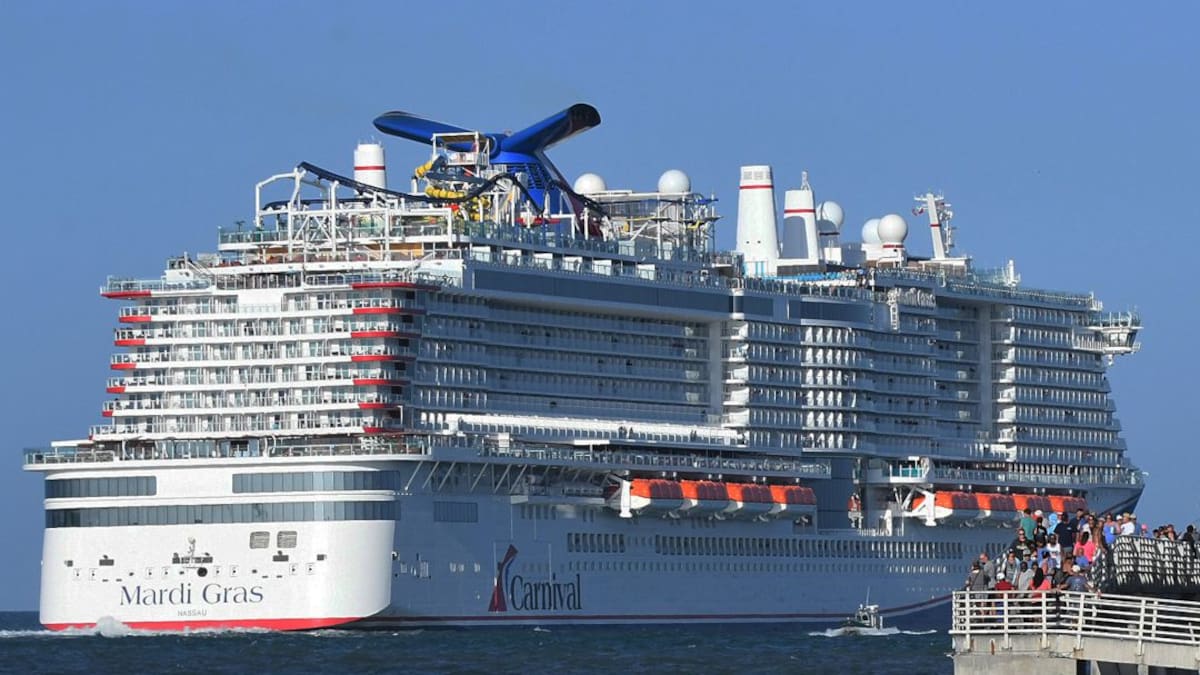Cruceros, de nuevo en problemas por brotes de COVID-19