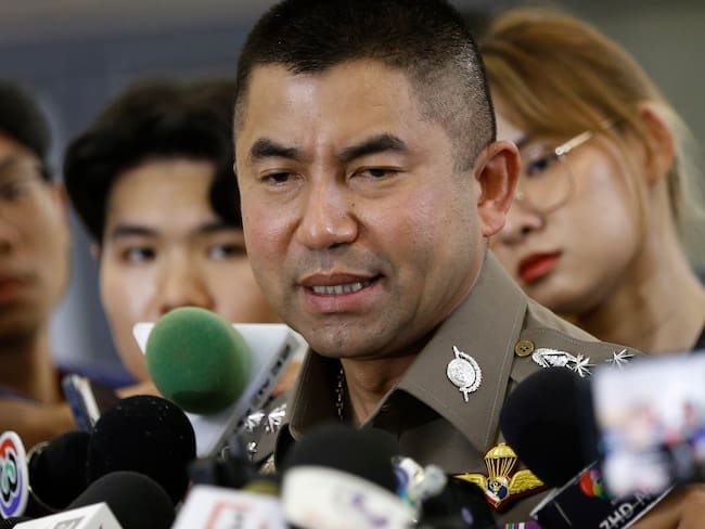 Bangkok (Thailand), 25/09/2023.- Thai Deputy National Police Chief Surachate Hakparn talks to the media as he arrives at Royal Thai Police Sports Club, in Bangkok, Thailand, 25 September 2023. Surachate is accused of being involved in an illegal online gambling case, after the cyber police with commando team officers raid many locations Including his safe house in Bangkok. At least 14 suspects were arrested including five police officers and nine civilians in connection with this online gambling and at least three high-ranking police officers were arrested too. (Tailandia) EFE/EPA/NARONG SANGNAK