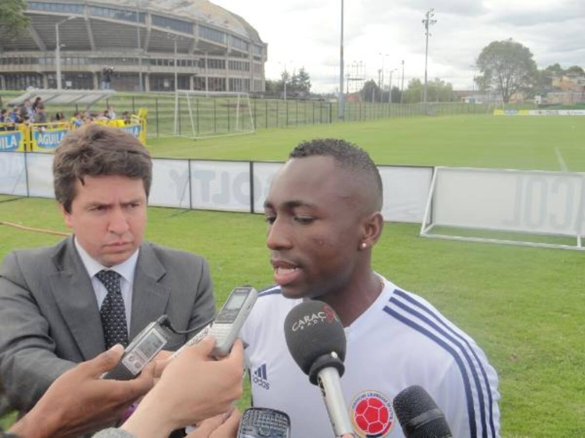 Pablo Armero atendió a la prensa antes del entrenamiento.