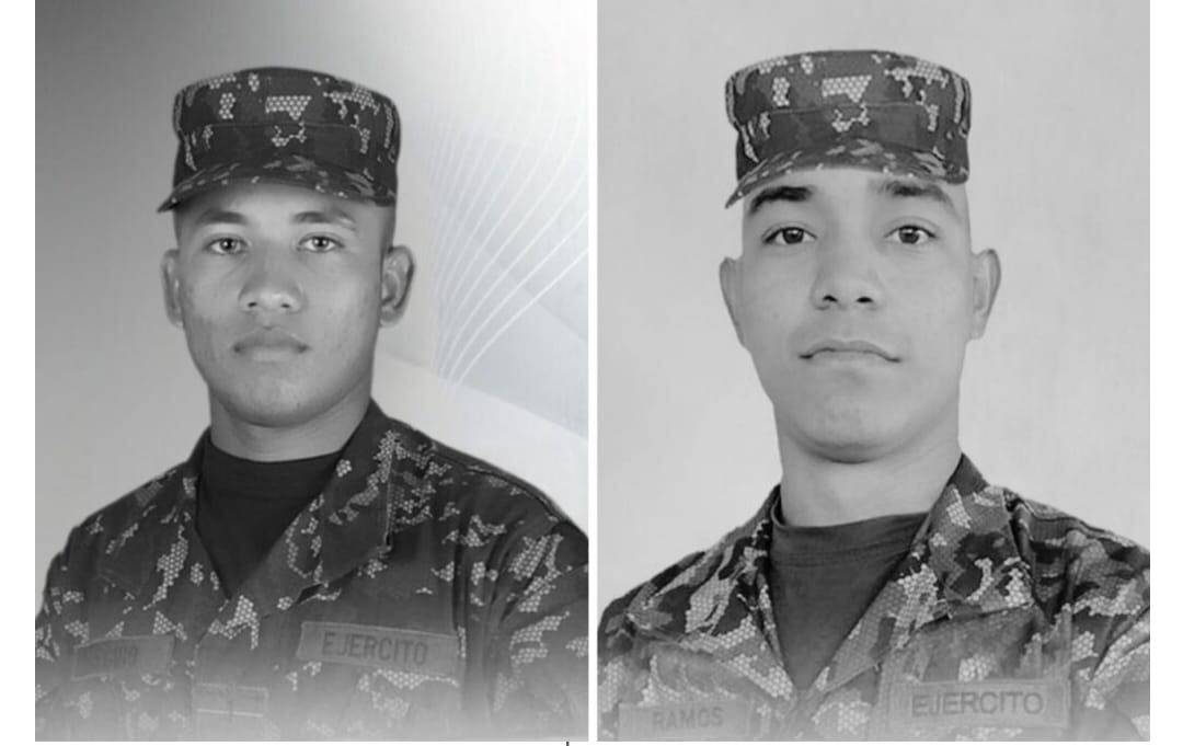 Los soldados Carlos Andrés Ramos Martínez y Fabián Regino Mora.