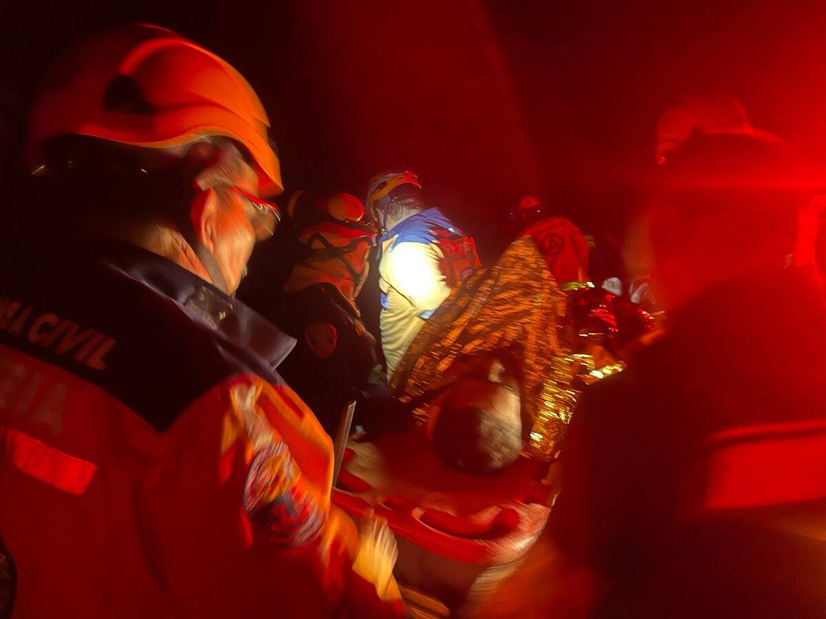 Rescatan a joven que cayó a un abismo en una vía, este y otros accidentes en Santander