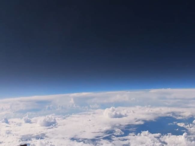 Con nevera de icopor y un globo, colombiano retrató la imponente Tierra