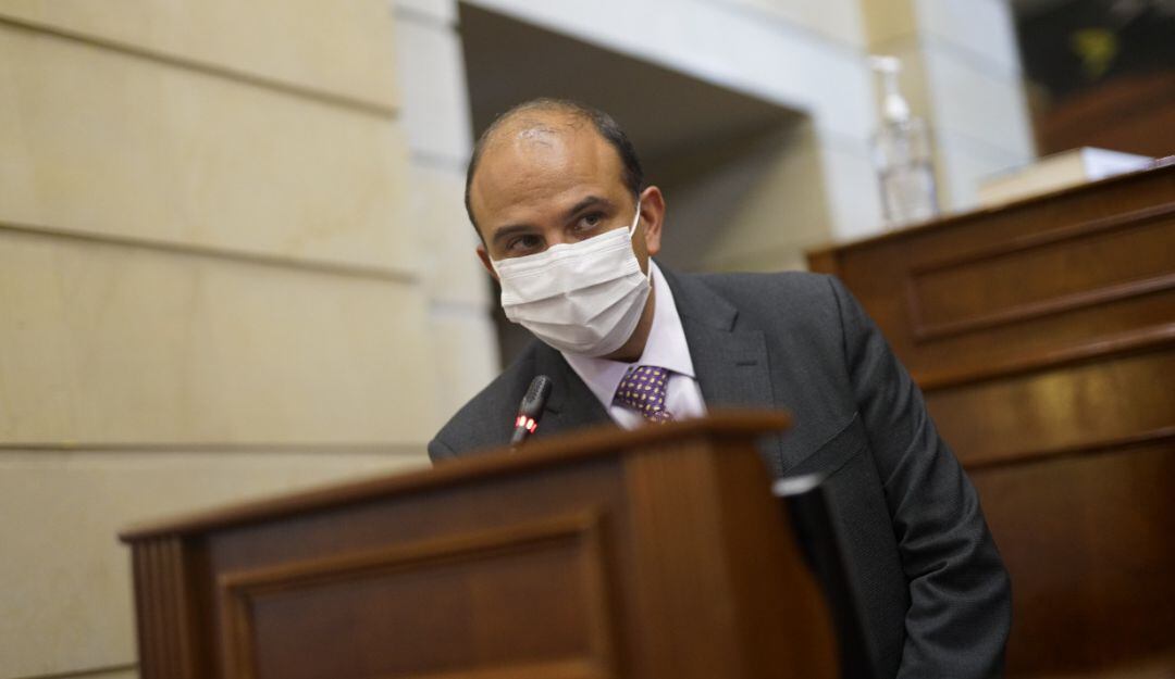 Defensor del Pueblo, Carlos Camargo.