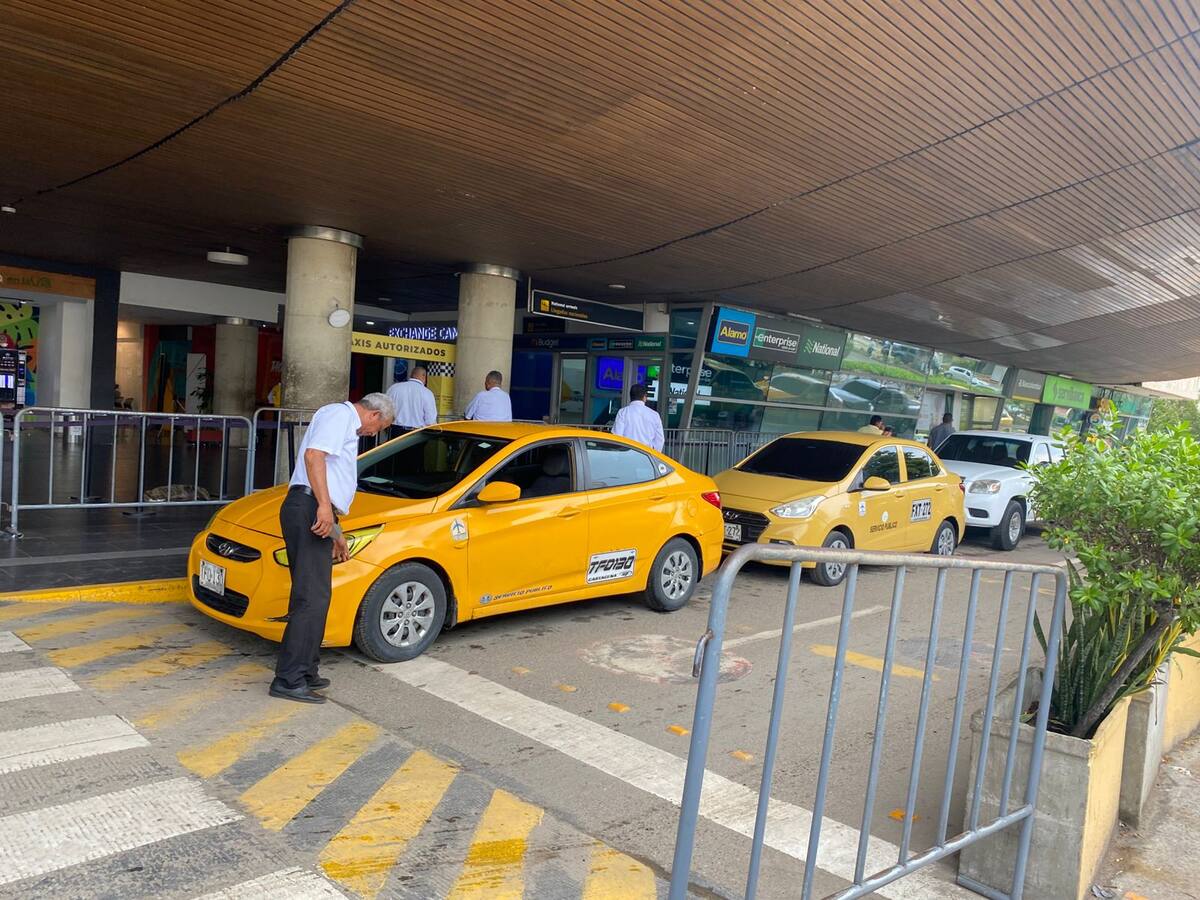 Taxistas del aeropuerto piden estudios antes de implementar taxímetro en Cartagena
