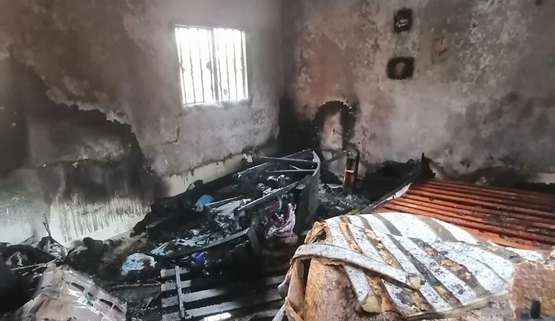 Incendio consumió parte de una casa