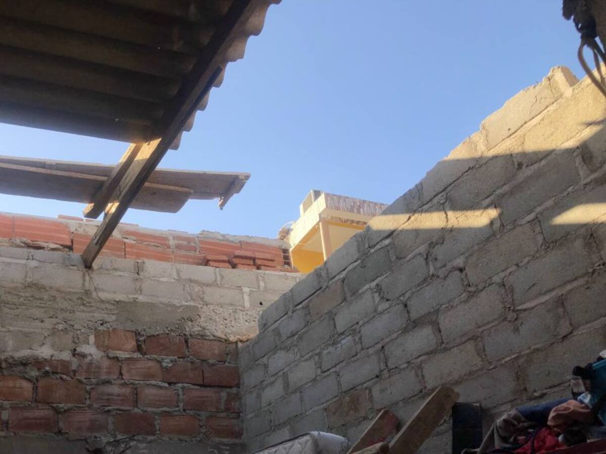 Fuertes brisas causan estragos en varias viviendas de Santa Marta