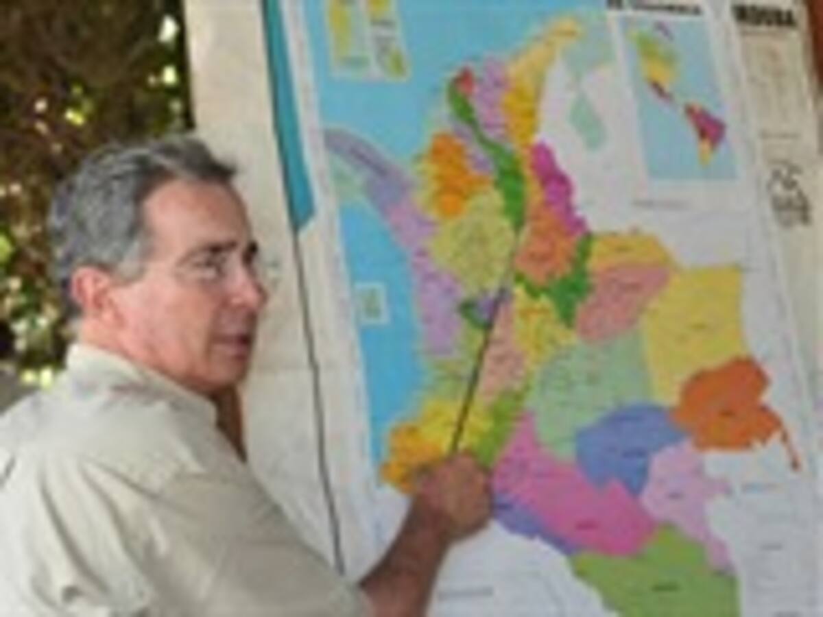 Uribe incumple la tercera parte de las promesas que hace en los consejos comunales