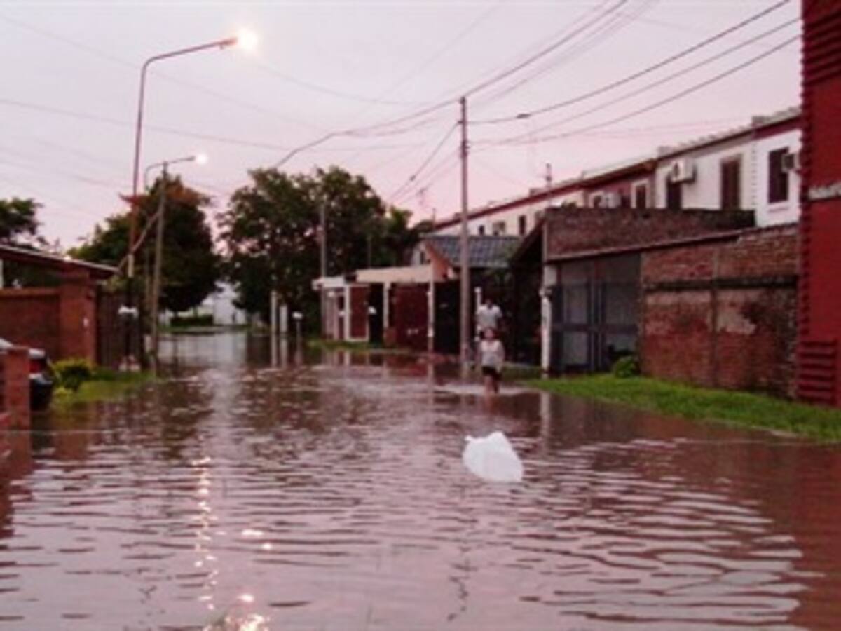 Controlada la emergencia invernal en Mosquera tras el colapso del alcantarillado