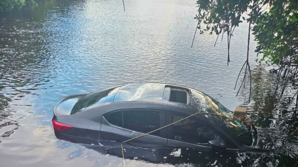 Vehículo se fue a las aguas en sector de Playetas, zona insular de Cartagena