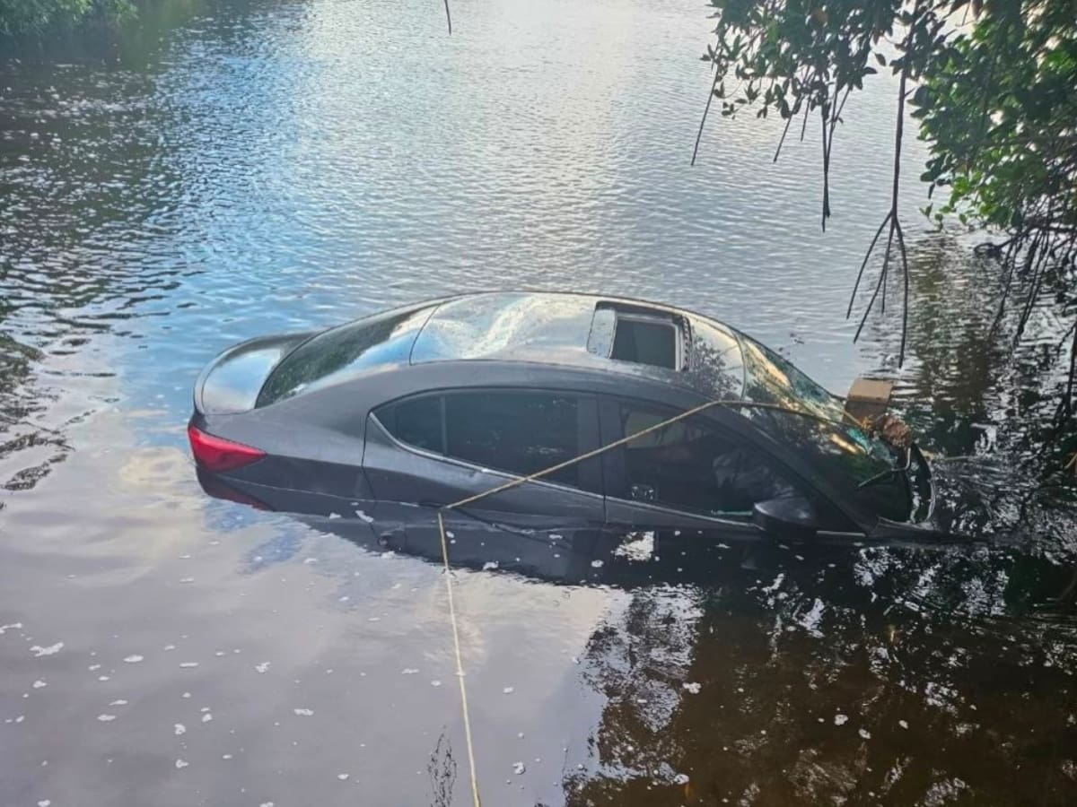 Vehículo se fue a las aguas en sector de Playetas, zona insular de Cartagena