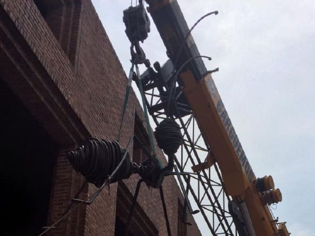 JULIAN CERON Y LA HORMIGA DE HIERRO