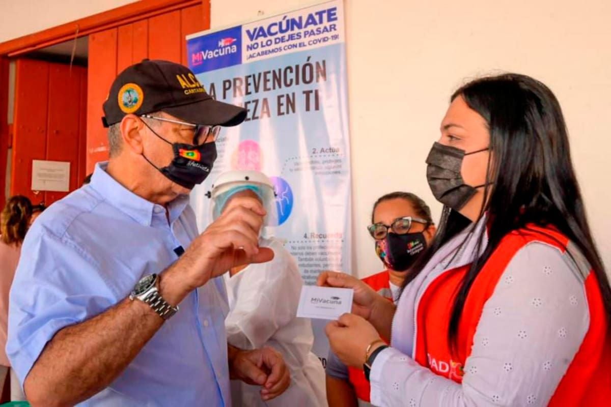 William Dau y Johana Bueno, ex directora del Dadis. // Colprensa