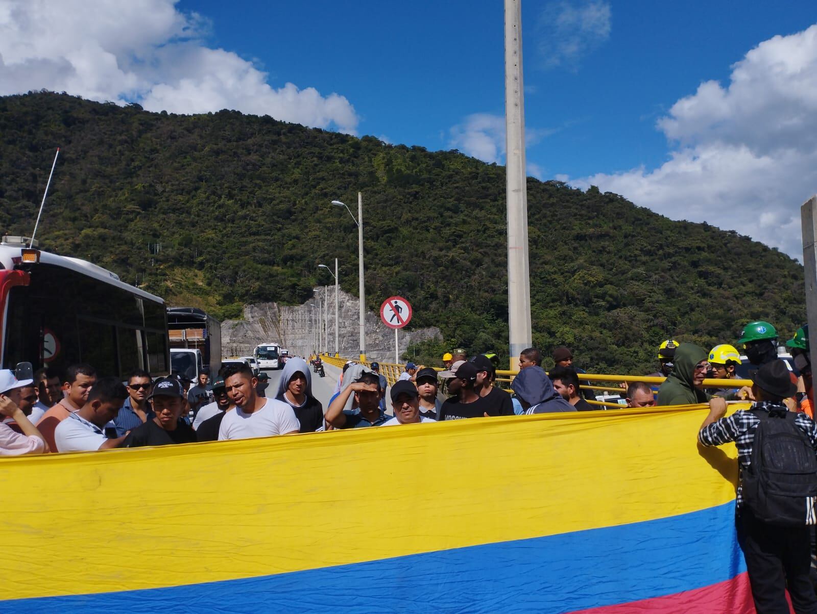 Cortesía para Caracol Radio