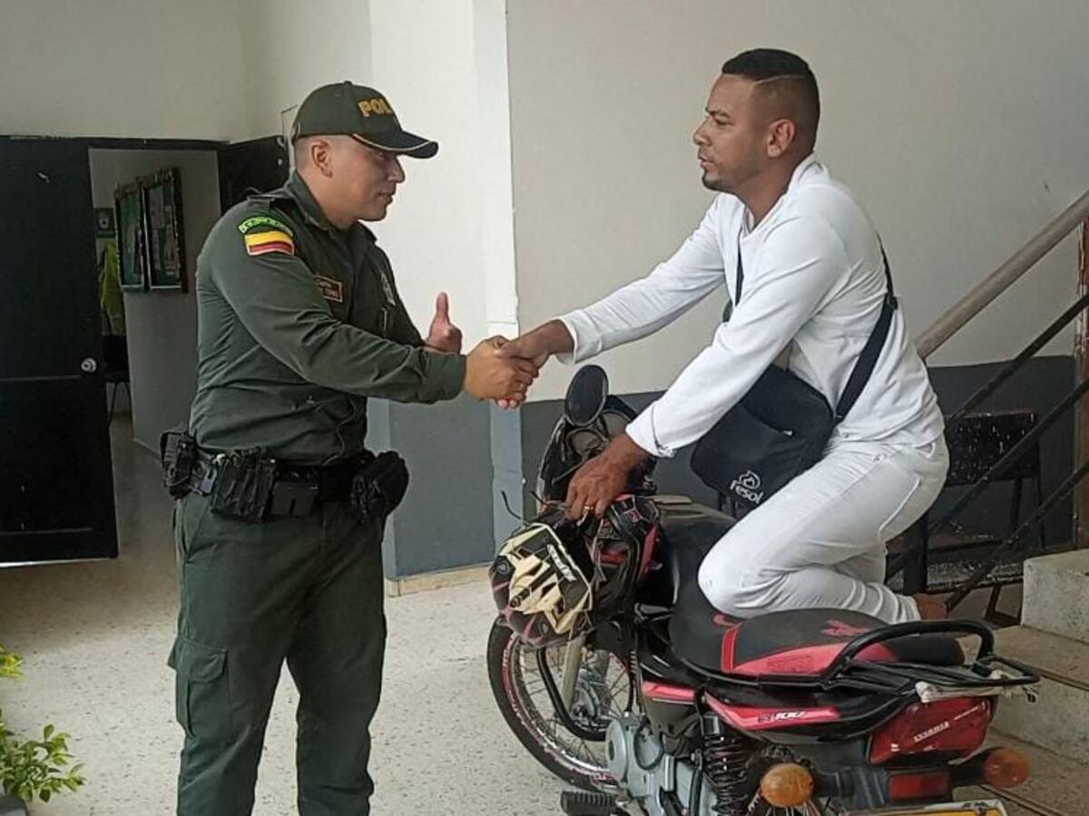 Roban moto afuera de una iglesia mientras que el dueño estaba en misa en Bolívar