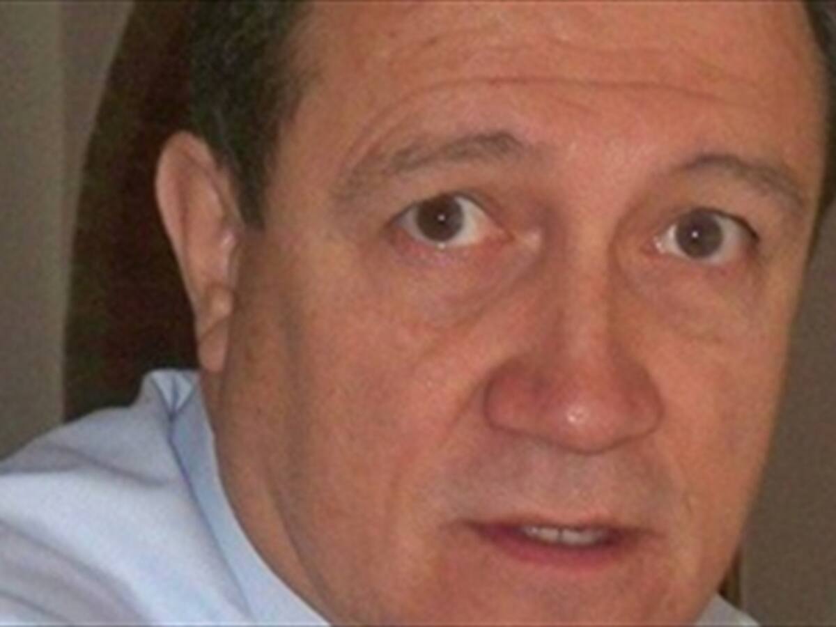 Santos viaja por Europa mientras el país se desmorona: Centro Democrático