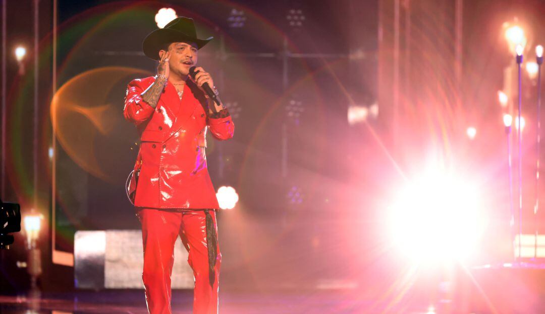 Christian Nodal molestó a fans por cantar cuatro horas tarde en concierto
