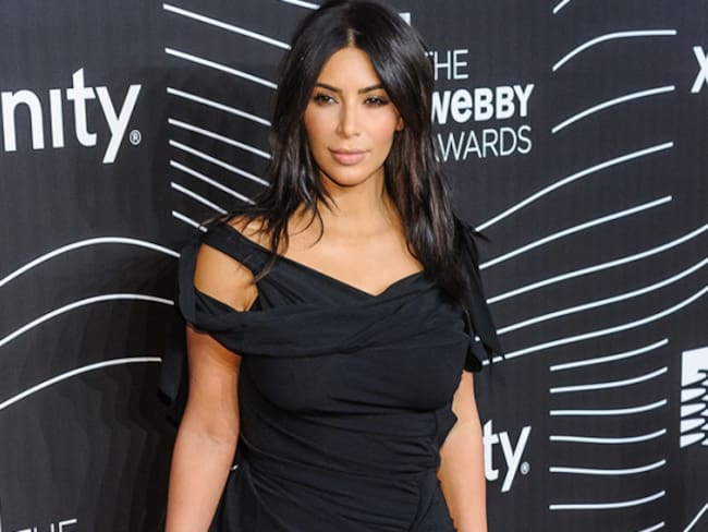 Kim Kardashian dice que no dejará de tomarse selfies desnuda