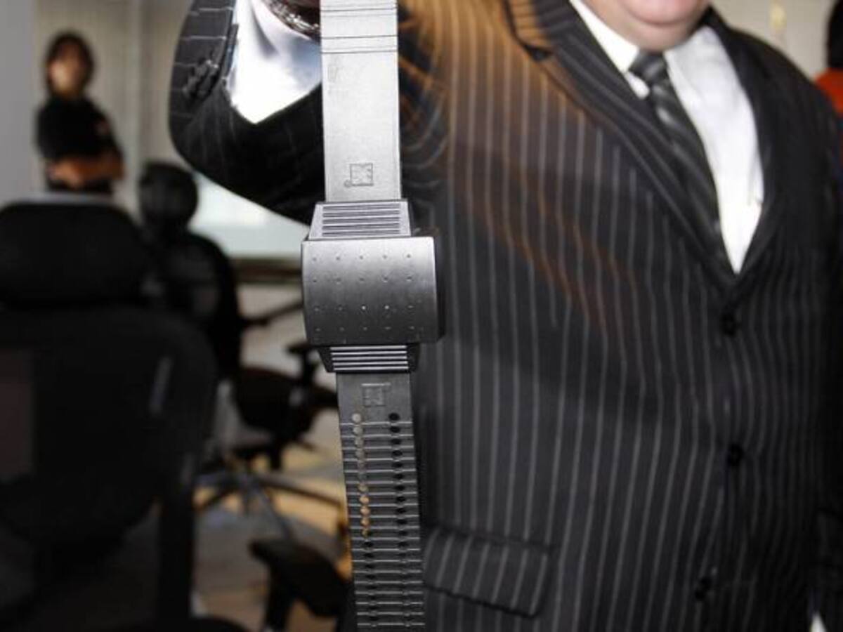 Persisten denuncias por deficiencias en brazaletes electrónicos