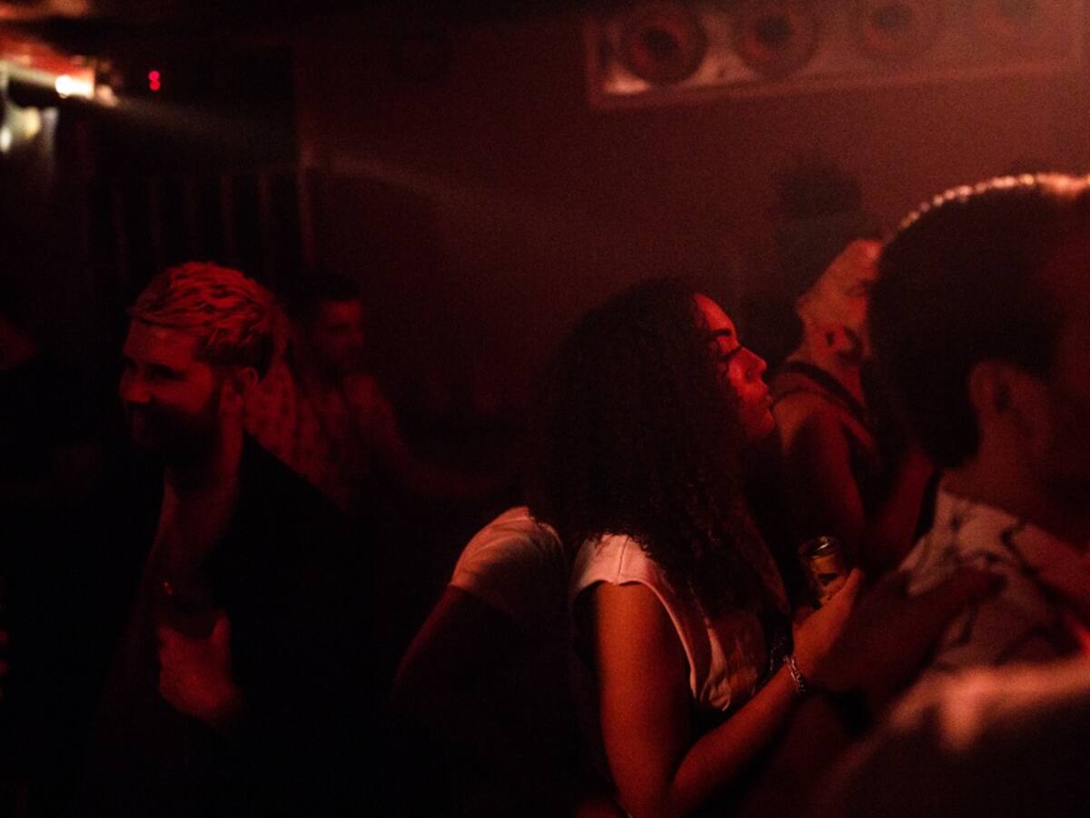 ¿Conoce cuántas veces la pueden tocar sin su consentimiento en un bar?