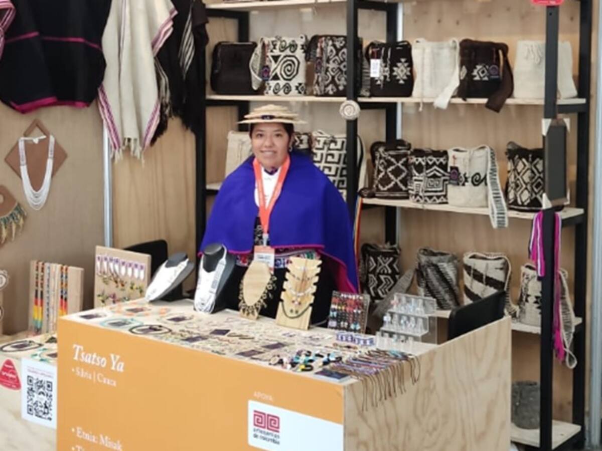Líder Misak fortalece su emprendimiento de artesanías y turismo en Cauca
