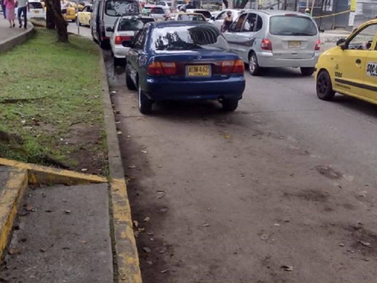 En Armenia levantan taches que señalizaba la cicloruta que no funcionó