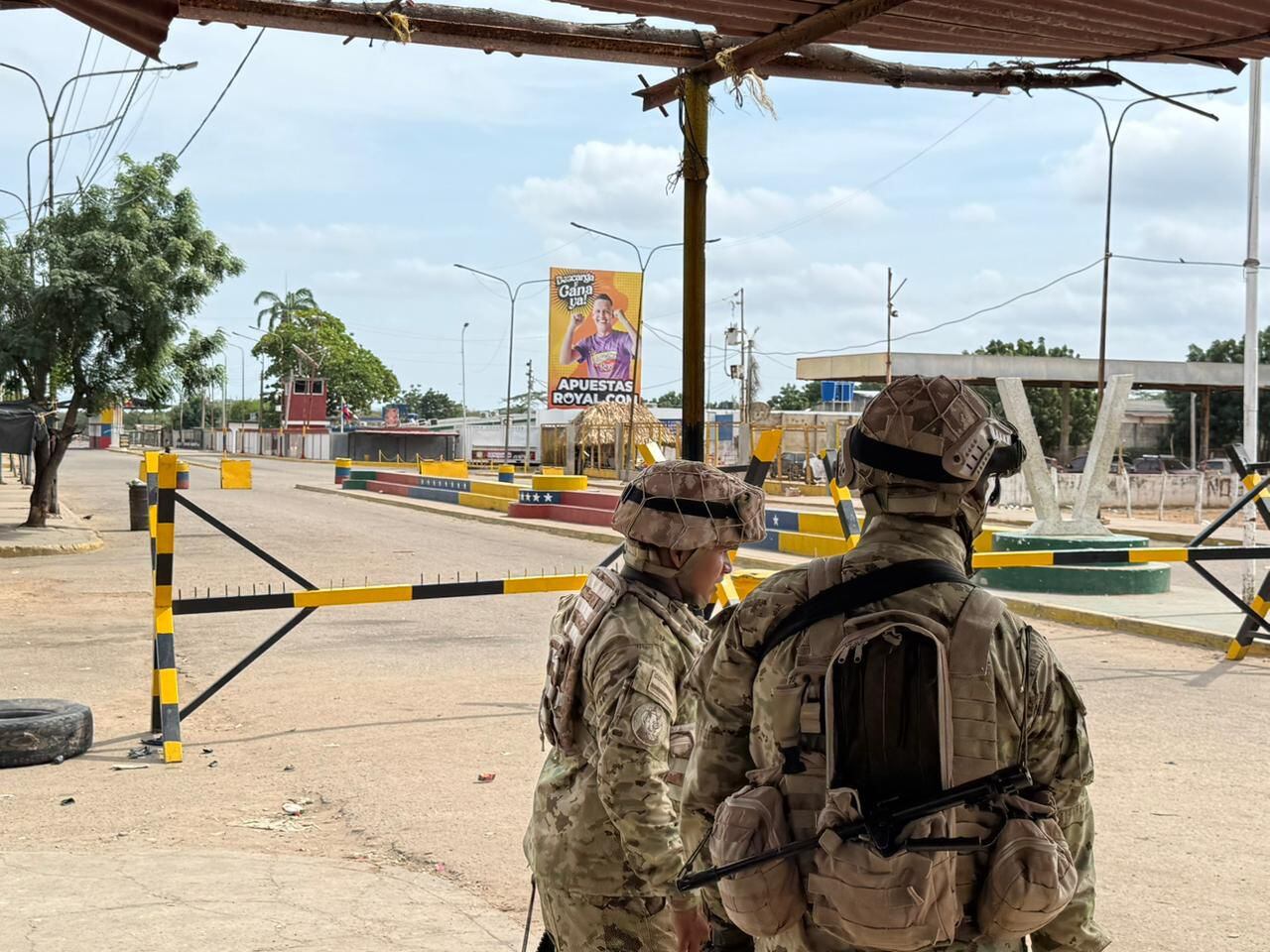 Militares en el paso fronterizo de Paraguachón, en La Guajira. Foto: Gobernación de La Guajira.