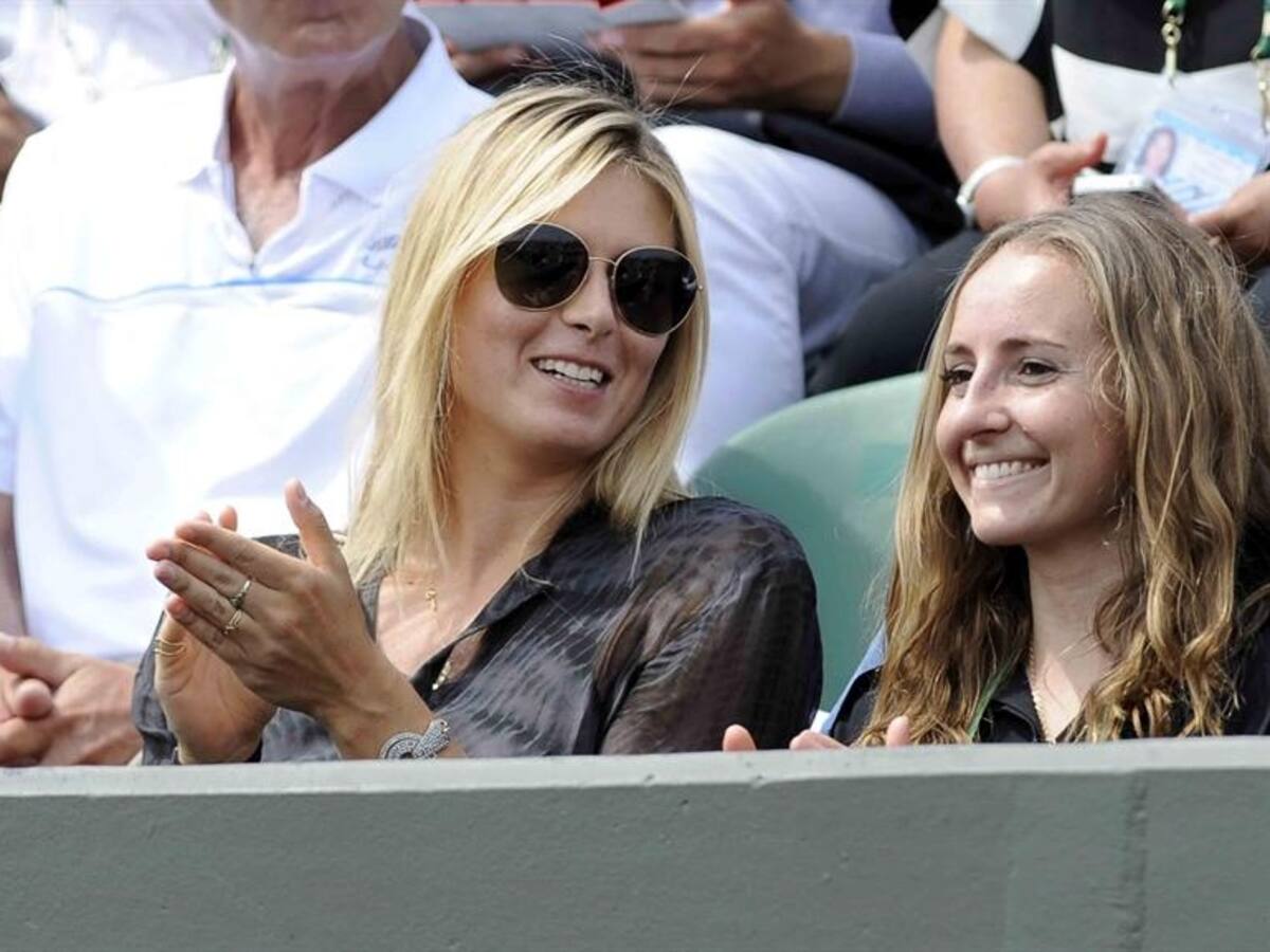 Sharapova pasó de la pista a las gradas en Wimbledon