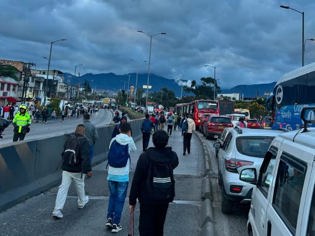 🔴EN VIVO Autopista Sur bloqueada HOY 2 de julio: cierre estaciones de TransMilenio, desvíos y más