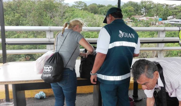 Colombia no permite a venezolanos llevar repuestos de vehiculos