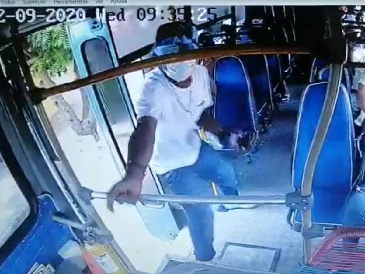 Conductor de bus fue apuñalado durante un atraco en Barranquilla