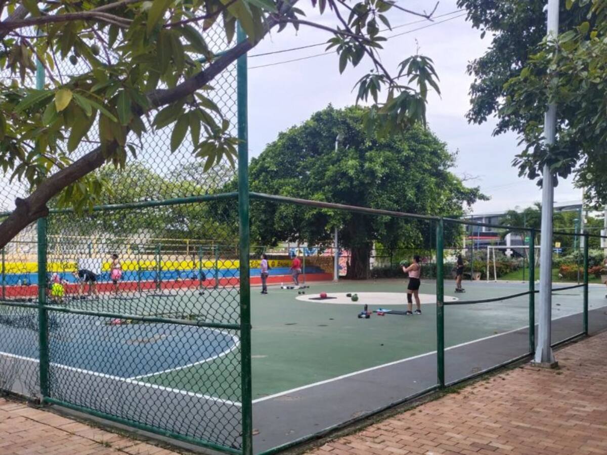 Consumidores de droga se toman cancha de Manga por falta de alumbrado
