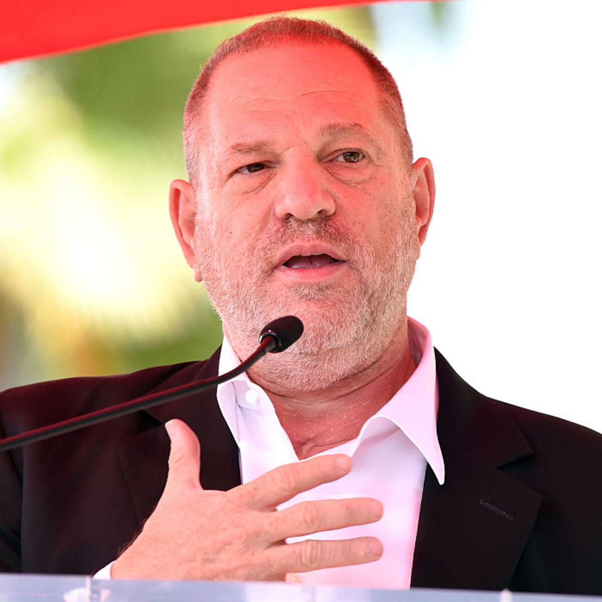 Harvey Weinstein niega las acusaciones de violación en su primera entrevista en prisión