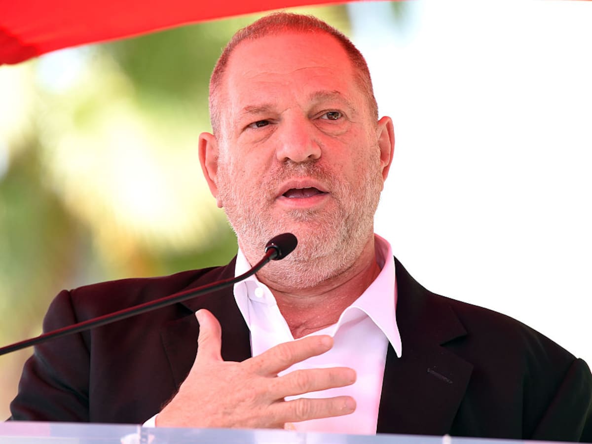 Harvey Weinstein niega las acusaciones de violación en su primera entrevista en prisión