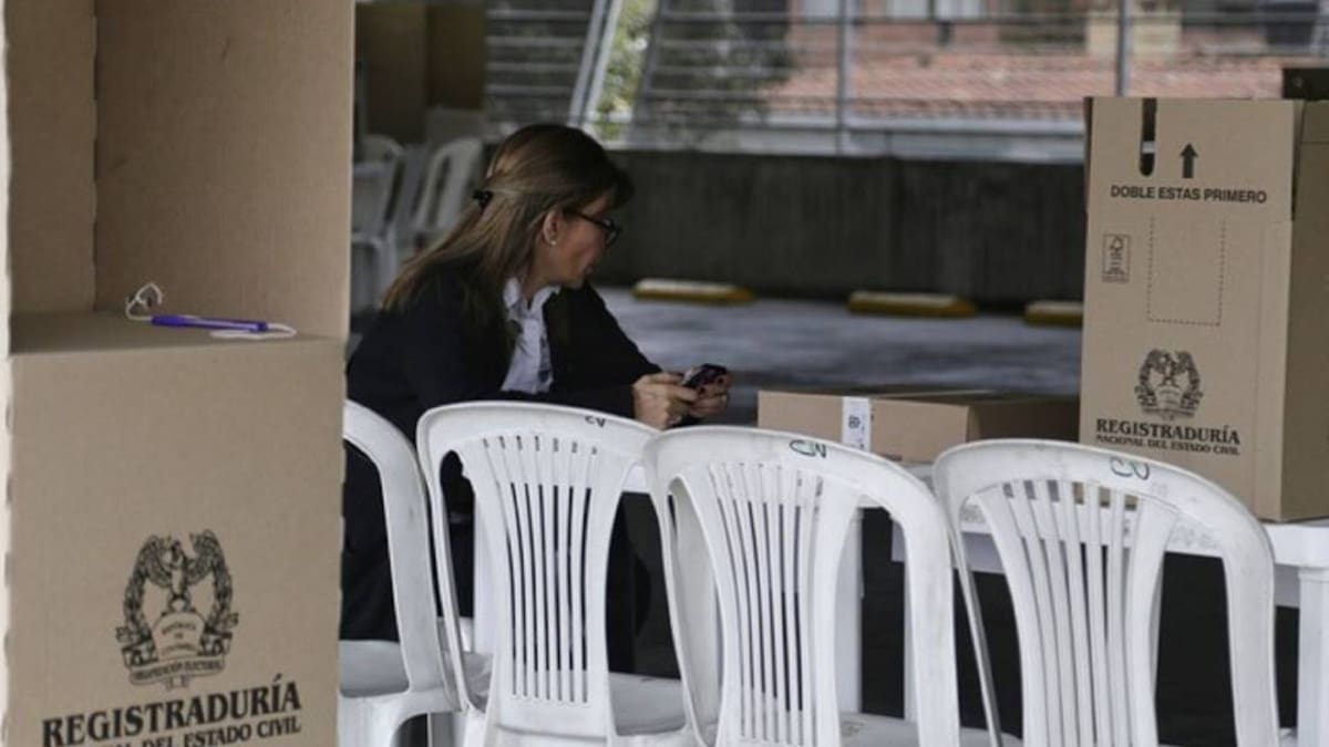 Mujer lactante fue inhabilitada para ser jurado de votación por llegar con hijo