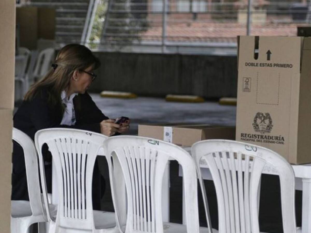 Mujer lactante fue inhabilitada para ser jurado de votación por llegar con hijo