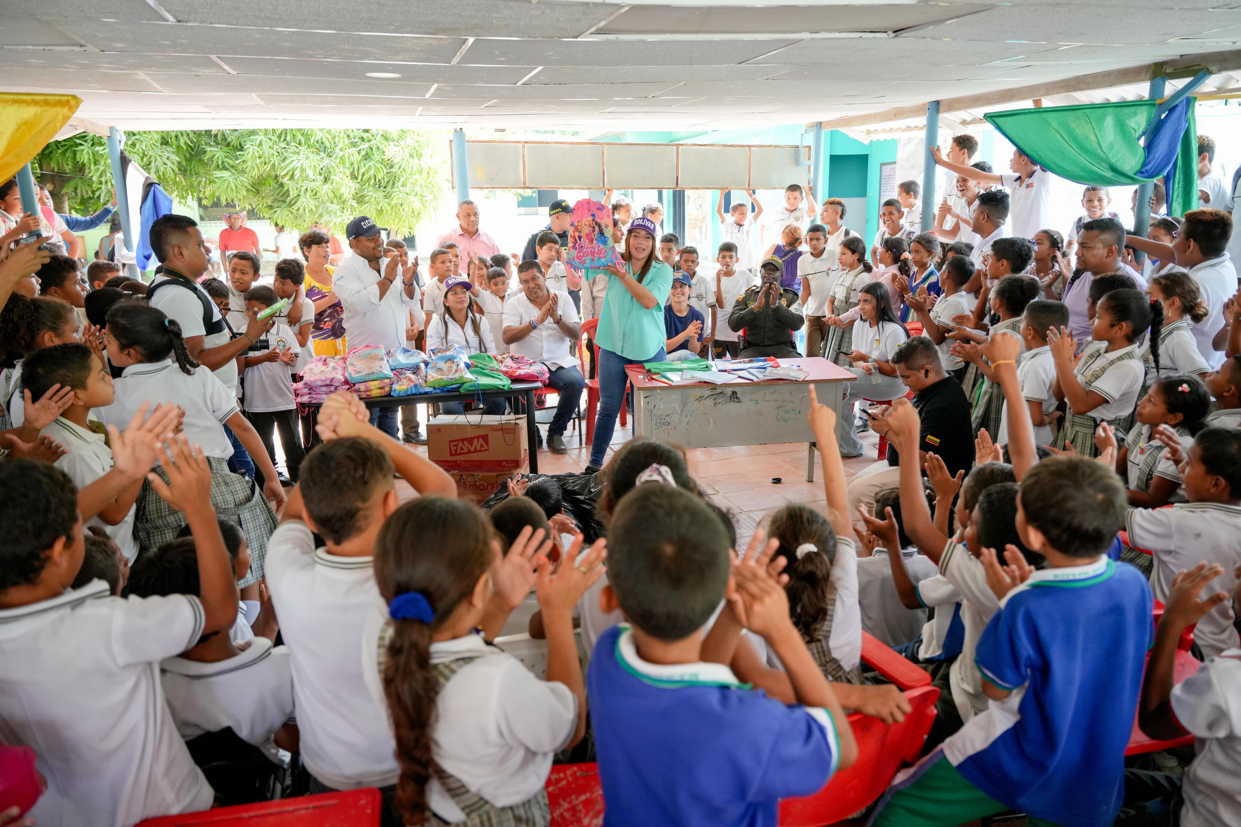 Avanza ruta “Mejor pa’l Colegio”, liderada por la primera Gestora Social de Bolívar